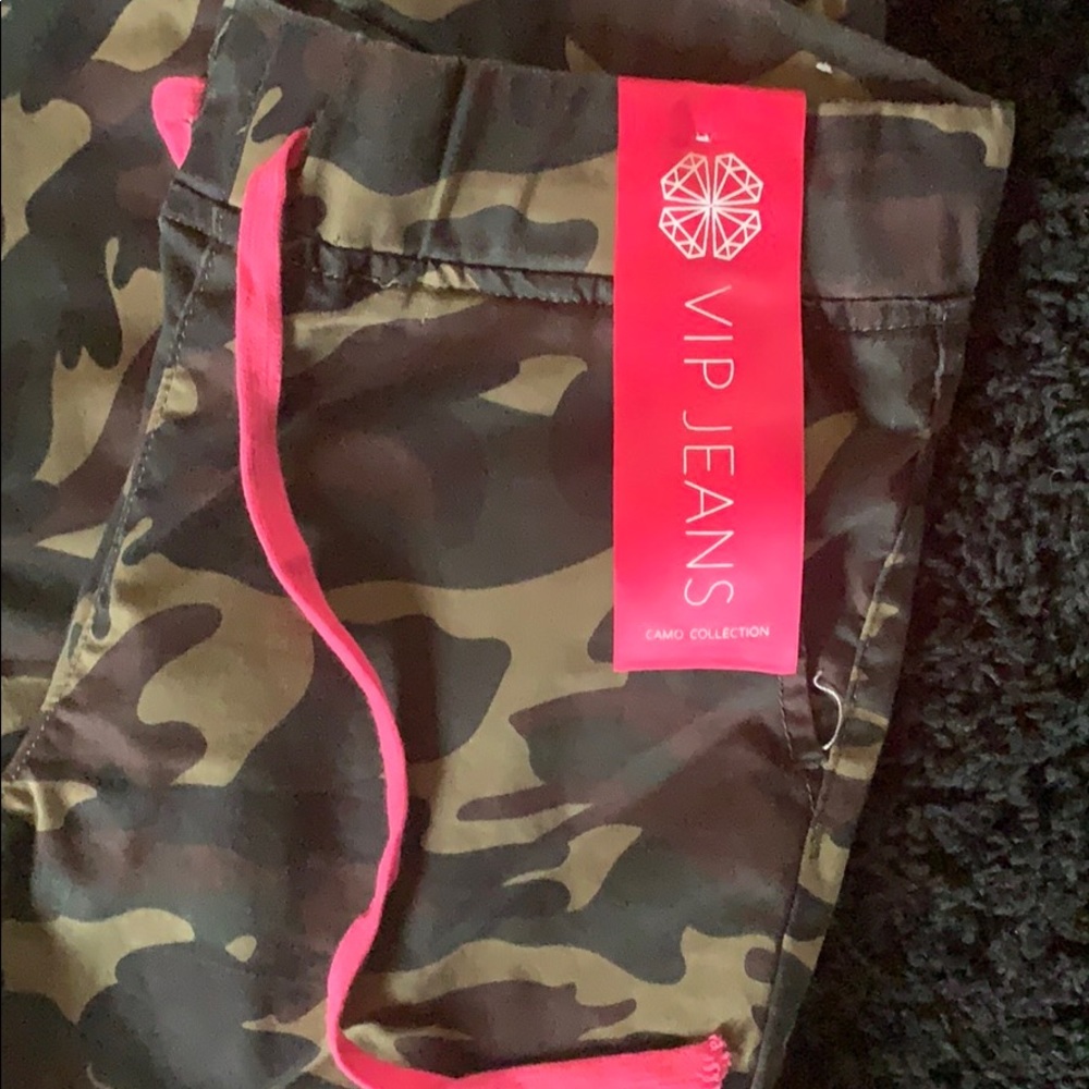 VIP Jeans 👖 - Picture 2 of 2